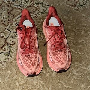 Hoka women’s 9.5